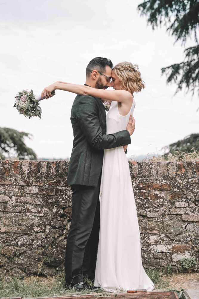 Fotografo matrimonio Bologna - sposi che si abbracciano